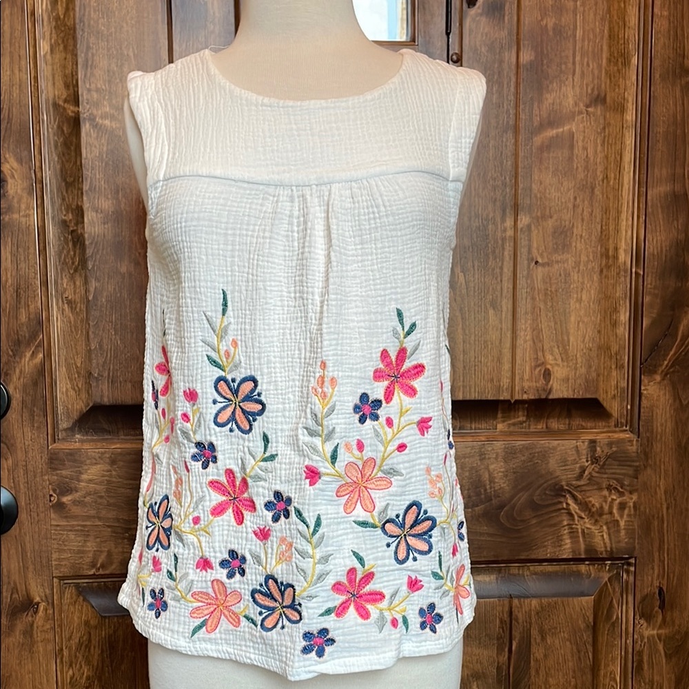 Floral Embroidered Sleeveless Top - White